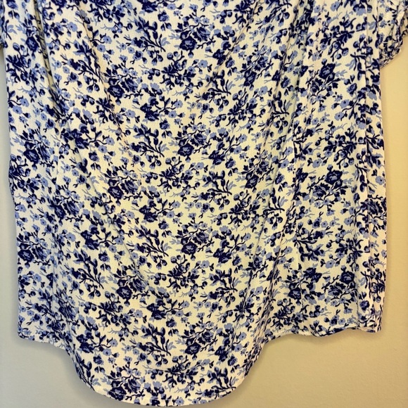 H&M Women’s Blue and White Floral Blouse with Cinched Sleeves Size XXL - Picture 2 of 9